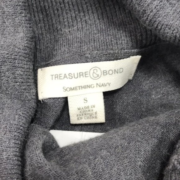 Treasure&Bond Something Navy Off-the-Shoulder Sweater - Picture 5 of 6